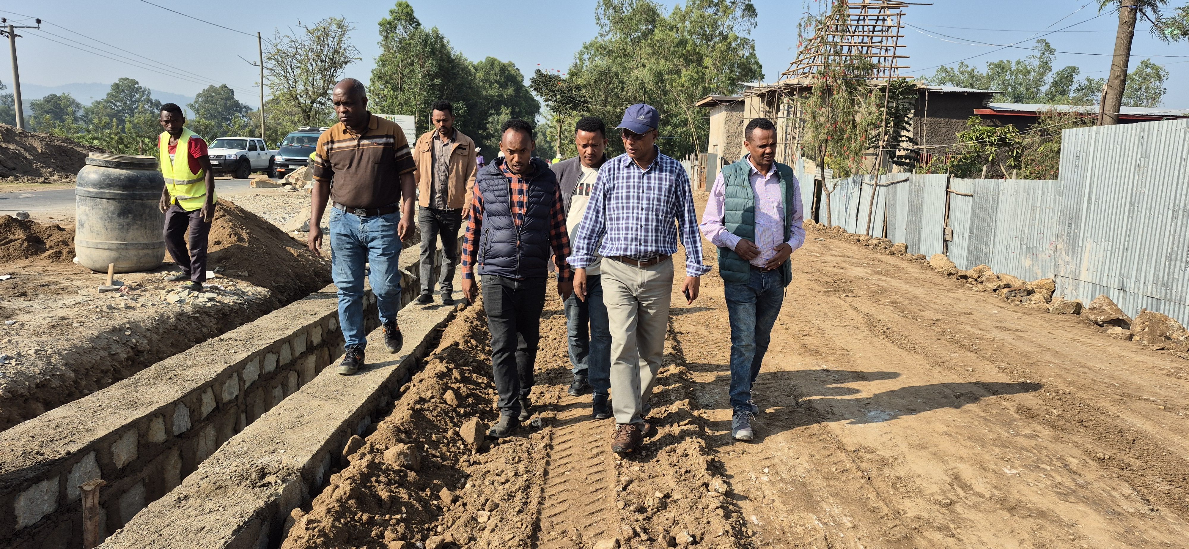 የኮርፖሬሽናችን ዋና ሥራ አስፈፃሚ አቶ ኤልያስ ቲሮ በፕሮጀክቶች የግንባታ ሂደት የመስክ ምልከታና ጉብኝት አካሂደዋል፡፡